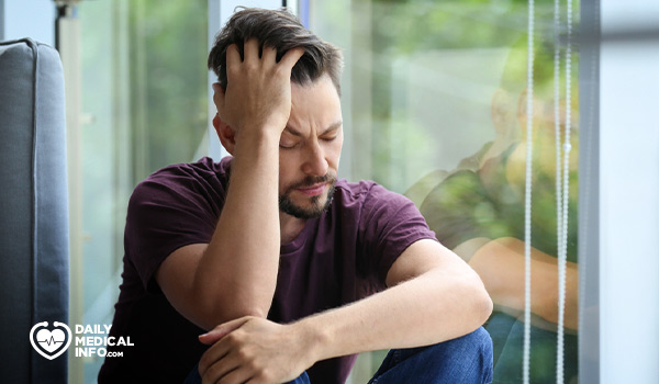 ما هي أعراض الاكتئاب الذهاني وكيف يختلف عن الاكتئاب العادي؟ وكيف يُعالج؟